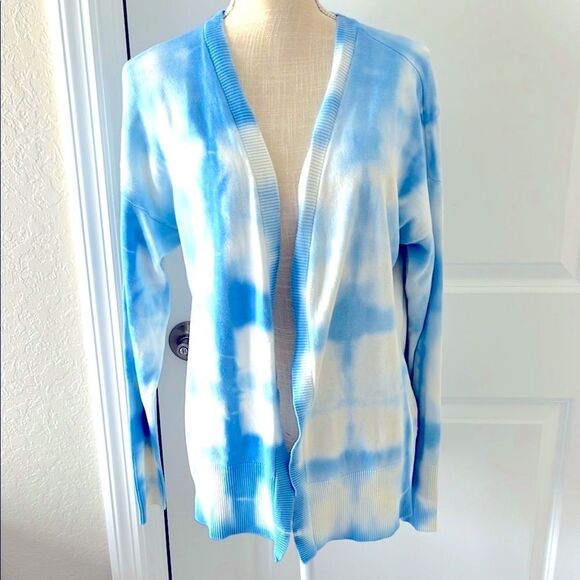 Neiman Marcus Sky Blue and White Cardigan - Picture 2 of 9